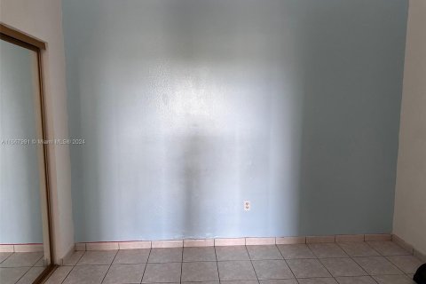 Condo in Hialeah, Florida, 2 bedrooms  № 1386225 - photo 15