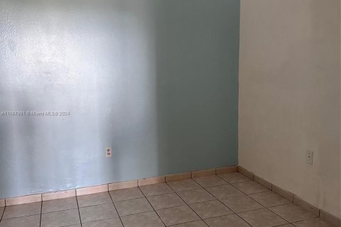 Condo in Hialeah, Florida, 2 bedrooms  № 1386225 - photo 16