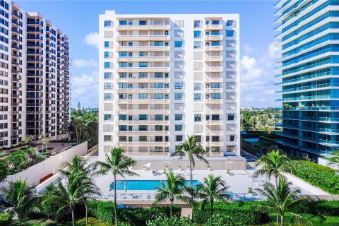 Condominio en venta en Bal Harbour, Florida, 1 dormitorio, 90.86 m2 № 1386272 - foto 1