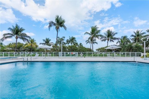 Condominio en venta en Bal Harbour, Florida, 1 dormitorio, 90.86 m2 № 1386272 - foto 15