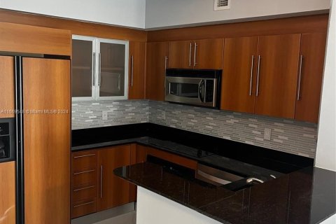 Condo in Miami, Florida, 2 bedrooms  № 1386274 - photo 6