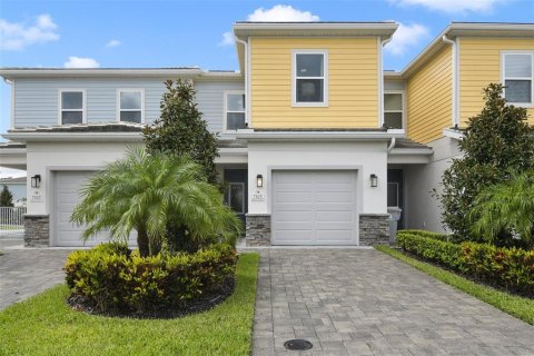 Townhouse in Four Corners, Florida 3 bedrooms, 158.31 sq.m. № 1386829 - photo 1