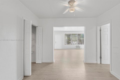 Villa ou maison à louer à Miami Beach, Floride: 2 chambres, 92.9 m2 № 1345722 - photo 5