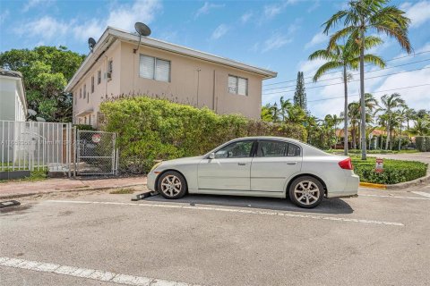 Villa ou maison à louer à Miami Beach, Floride: 2 chambres, 92.9 m2 № 1345722 - photo 15