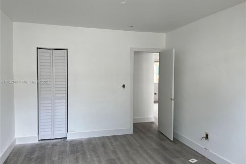 Casa en alquiler en Miami Beach, Florida, 1 dormitorio, 334.73 m2 № 1345777 - foto 3