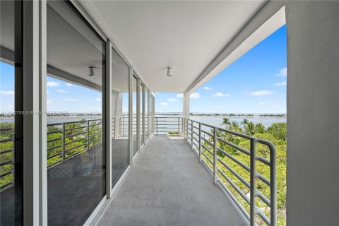 Condo in Miami, Florida, 3 bedrooms  № 1345804 - photo 13