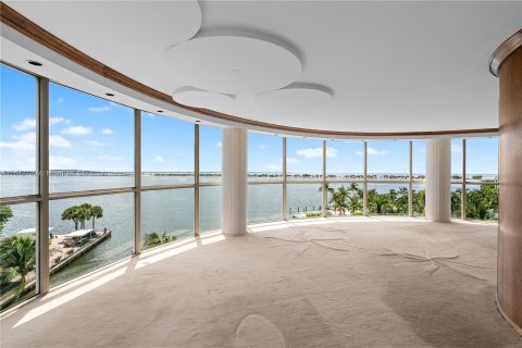 Condo in Miami, Florida, 3 bedrooms  № 1345804 - photo 1