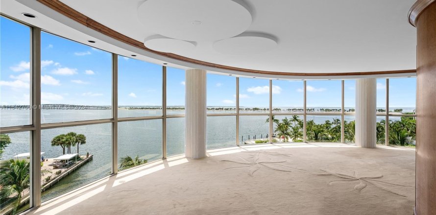 Condo in Miami, Florida, 3 bedrooms  № 1345804