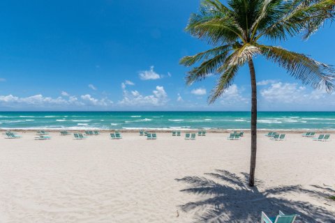 Condo in Hollywood, Florida, 1 bedroom  № 1182525 - photo 21