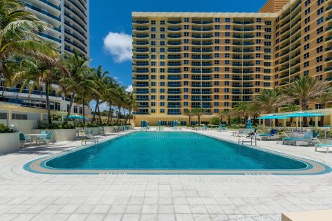 Condo in Hollywood, Florida, 1 bedroom  № 1182525 - photo 23