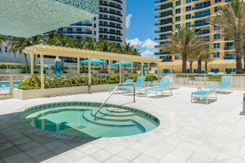 Condominio en venta en Hollywood, Florida, 1 dormitorio, 77.57 m2 № 1182525 - foto 19