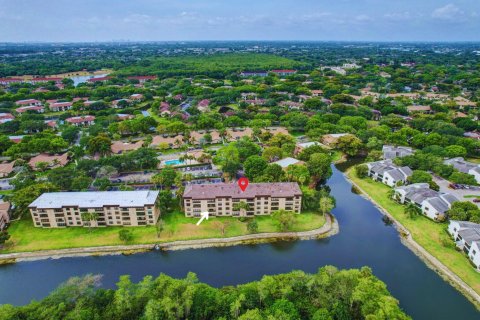 Condo in Coconut Creek, Florida, 2 bedrooms  № 1182527 - photo 17