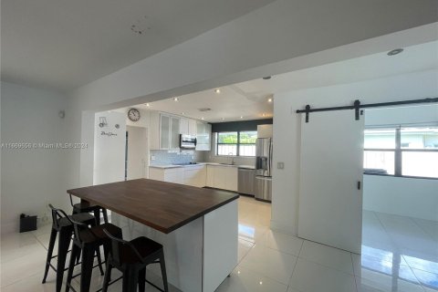 Casa en alquiler en North Miami, Florida, 3 dormitorios, 246.19 m2 № 1387795 - foto 13