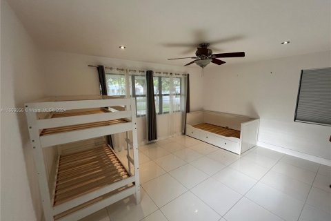 Casa en alquiler en North Miami, Florida, 3 dormitorios, 246.19 m2 № 1387795 - foto 17