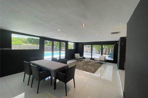 Casa en alquiler en North Miami, Florida, 3 dormitorios, 246.19 m2 № 1387795 - foto 12