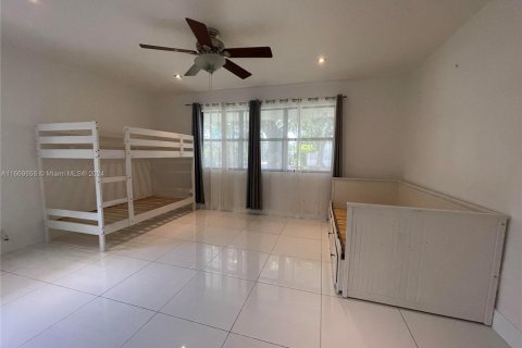 Casa en alquiler en North Miami, Florida, 3 dormitorios, 246.19 m2 № 1387795 - foto 15