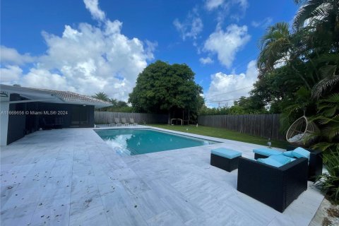 Casa en alquiler en North Miami, Florida, 3 dormitorios, 246.19 m2 № 1387795 - foto 2