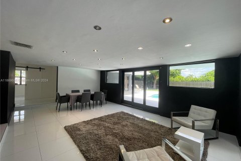 Casa en alquiler en North Miami, Florida, 3 dormitorios, 246.19 m2 № 1387795 - foto 11