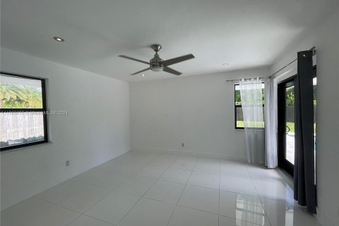 Casa en alquiler en North Miami, Florida, 3 dormitorios, 246.19 m2 № 1387795 - foto 23