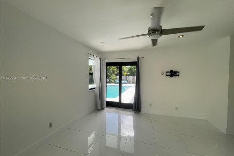 Casa en alquiler en North Miami, Florida, 3 dormitorios, 246.19 m2 № 1387795 - foto 22