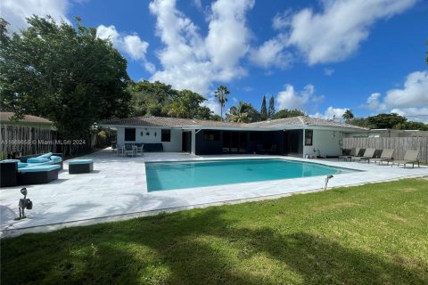 Casa en alquiler en North Miami, Florida, 3 dormitorios, 246.19 m2 № 1387795 - foto 1