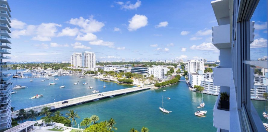 Condominio en Miami Beach, Florida, 1 dormitorio  № 1387836