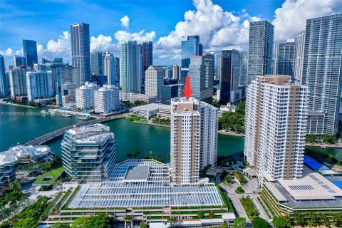 Condo in Miami, Florida, 1 bedroom  № 1387794 - photo 2