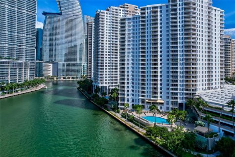 Condo in Miami, Florida, 1 bedroom  № 1387794 - photo 4