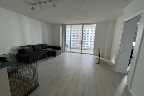 Condo in Miami, Florida, 1 bedroom  № 1387794 - photo 13