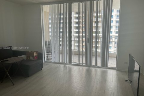 Condo in Miami, Florida, 1 bedroom  № 1387794 - photo 14