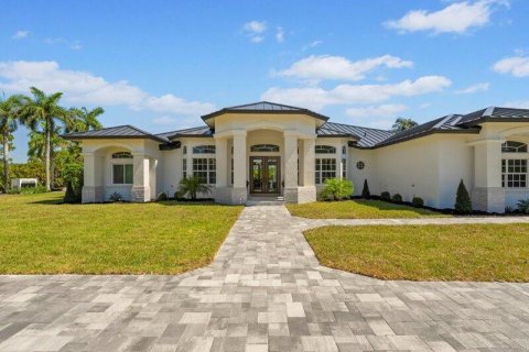 House in Lake Worth, Florida 6 bedrooms, 548.87 sq.m. № 1188755 - photo 11