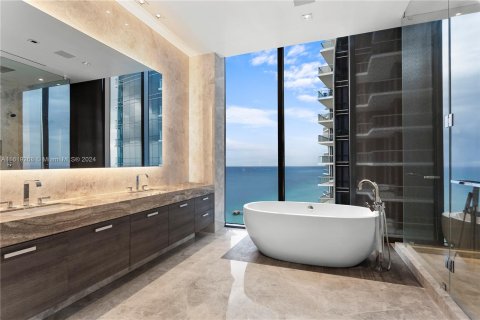 Condominio en venta en Sunny Isles Beach, Florida, 3 dormitorios, 303.05 m2 № 1280954 - foto 26