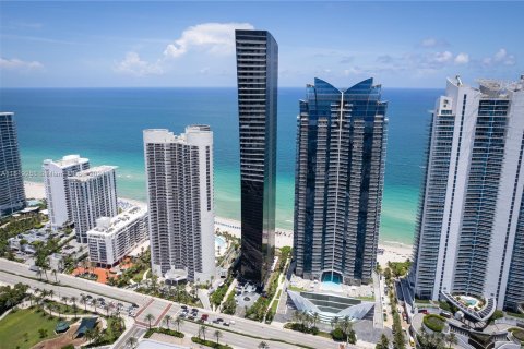 Condominio en venta en Sunny Isles Beach, Florida, 3 dormitorios, 303.05 m2 № 1280954 - foto 1