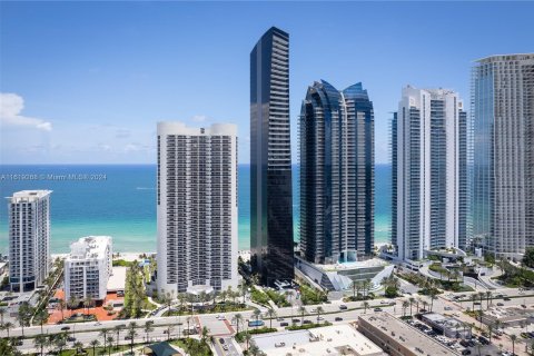 Condominio en venta en Sunny Isles Beach, Florida, 3 dormitorios, 303.05 m2 № 1280954 - foto 2