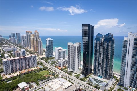 Condominio en venta en Sunny Isles Beach, Florida, 3 dormitorios, 303.05 m2 № 1280954 - foto 3