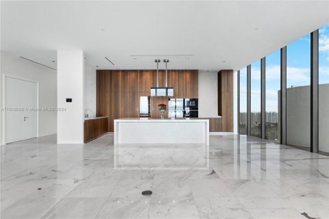 Condominio en venta en Sunny Isles Beach, Florida, 3 dormitorios, 303.05 m2 № 1280954 - foto 19