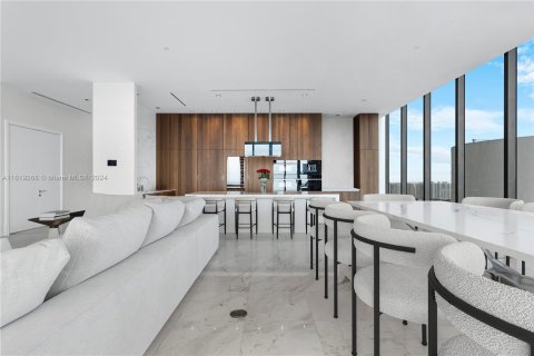 Condominio en venta en Sunny Isles Beach, Florida, 3 dormitorios, 303.05 m2 № 1280954 - foto 18