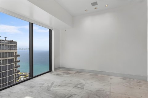 Condominio en venta en Sunny Isles Beach, Florida, 3 dormitorios, 303.05 m2 № 1280954 - foto 28