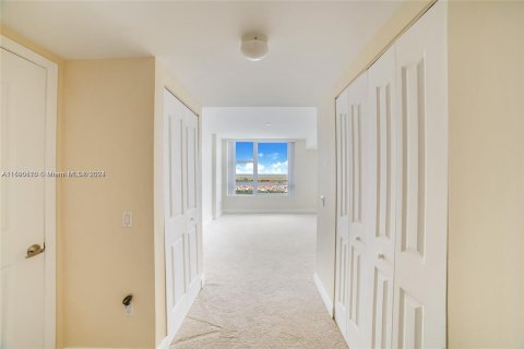 Condo in Sunrise, Florida, 2 bedrooms  № 1180395 - photo 6