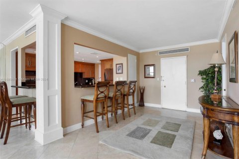 Condo in Miami Beach, Florida, 1 bedroom  № 1180396 - photo 3