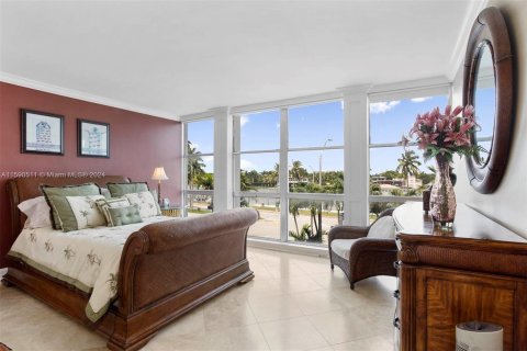 Condo in Miami Beach, Florida, 1 bedroom  № 1180396 - photo 10