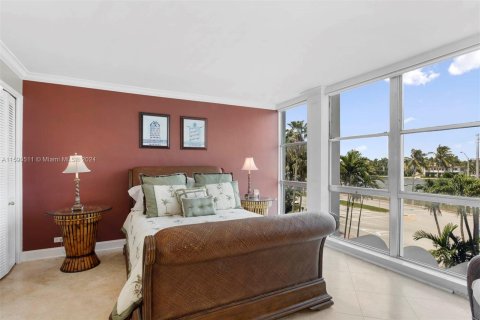 Condo in Miami Beach, Florida, 1 bedroom  № 1180396 - photo 11