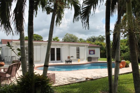 House in Miami, Florida 3 bedrooms, 165.09 sq.m. № 1328102 - photo 5