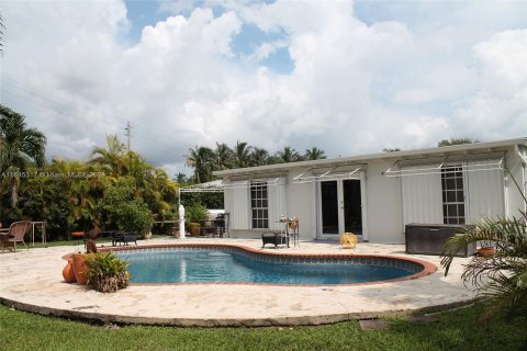 House in Miami, Florida 3 bedrooms, 165.09 sq.m. № 1328102 - photo 2