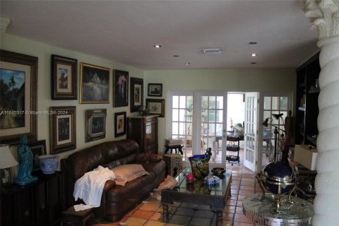 House in Miami, Florida 3 bedrooms, 165.09 sq.m. № 1328102 - photo 4