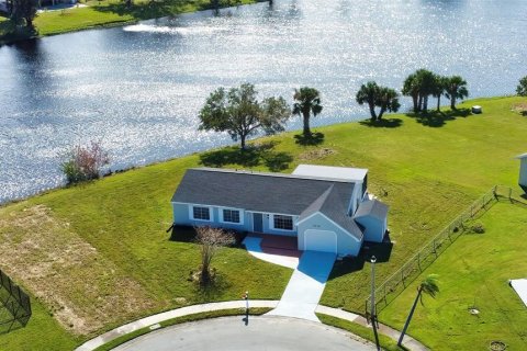 House in North Port, Florida 3 bedrooms, 122.26 sq.m. № 1408715 - photo 2