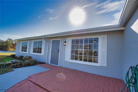 Villa ou maison à vendre à North Port, Floride: 3 chambres, 122.26 m2 № 1408715 - photo 15