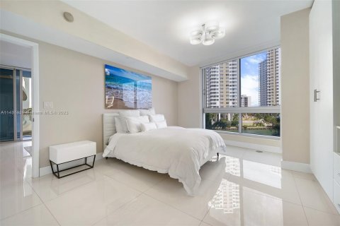 Condo in Miami, Florida, 2 bedrooms  № 657873 - photo 25