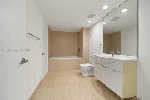 Condominio en venta en Miami, Florida, 2 dormitorios, 139.82 m2 № 657873 - foto 28