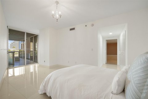 Condo in Miami, Florida, 2 bedrooms  № 657873 - photo 27